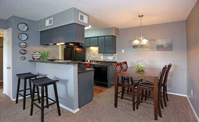 6555 Shady Oaks Manor Dr - Photo 7 of 10