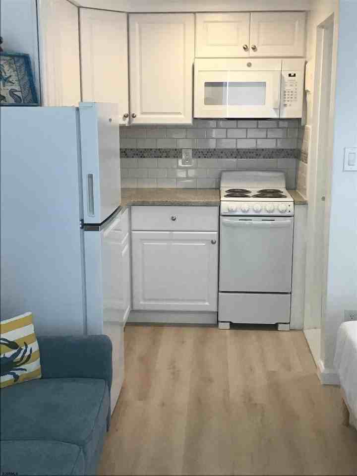 3501 Boardwalk #B211 - Photo 3 of 10
