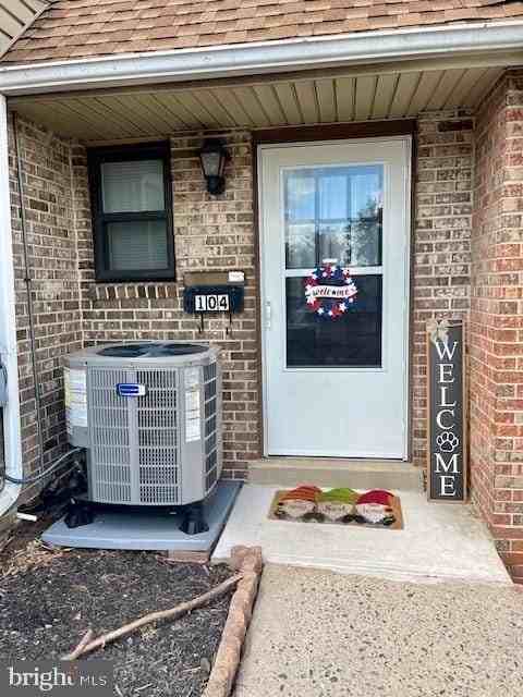 104 Orchard Ct - Photo 2 of 12