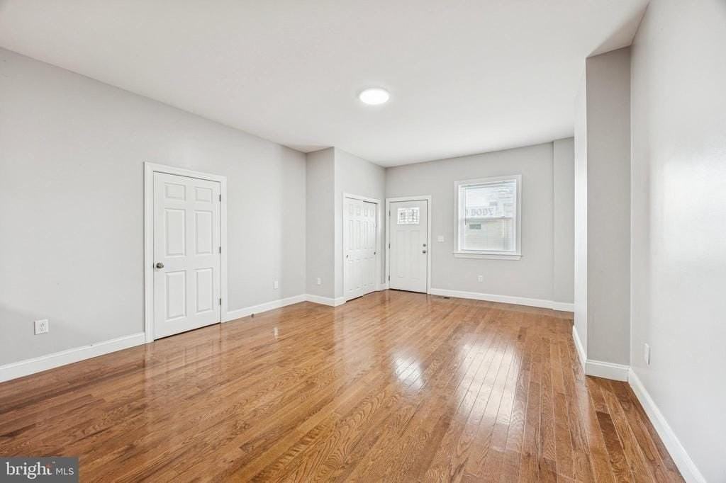 4602 Longshore Ave #1stFL - Photo 4 of 16