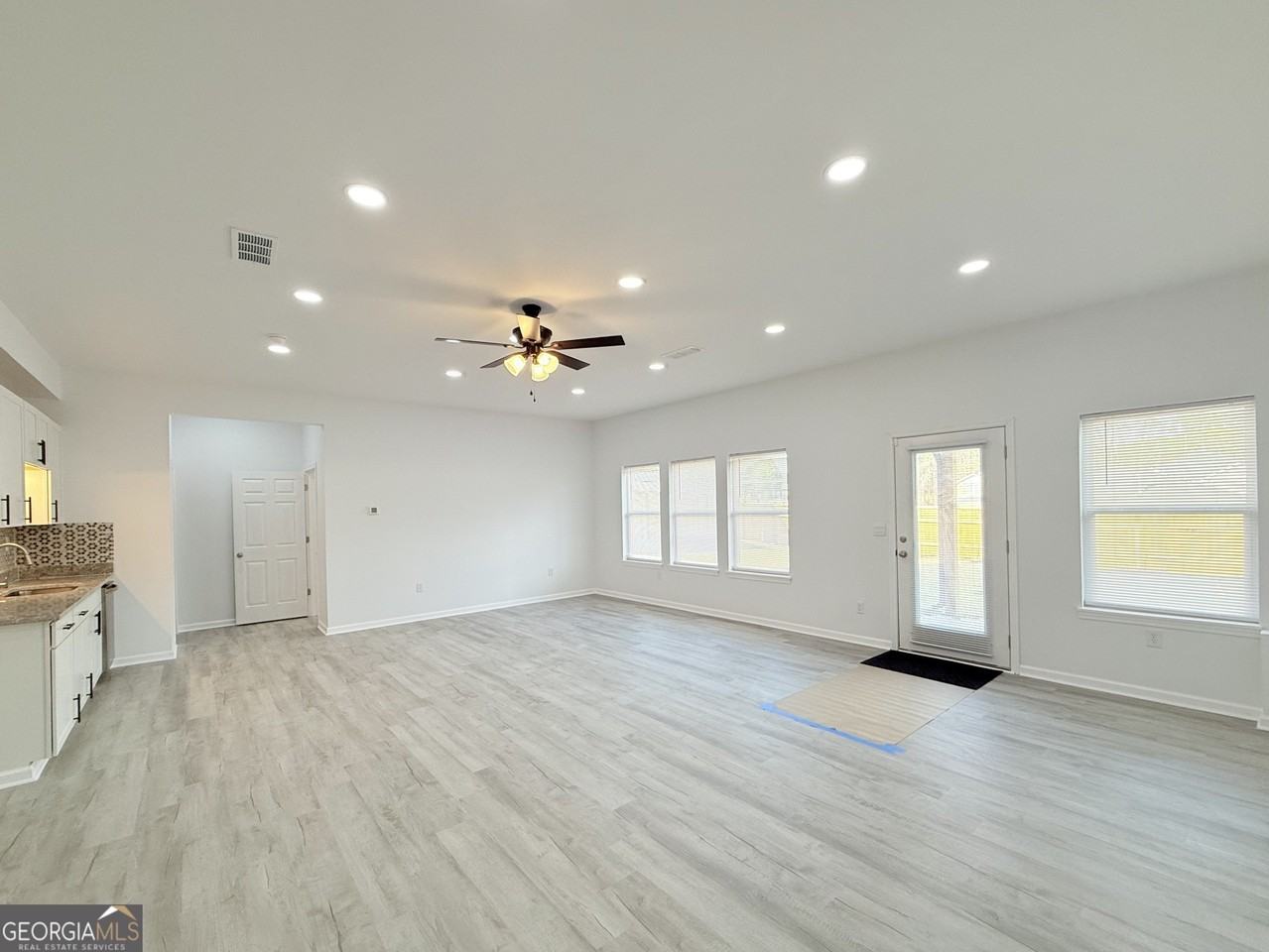 44 Dew Lake Ct - Photo 4 of 16