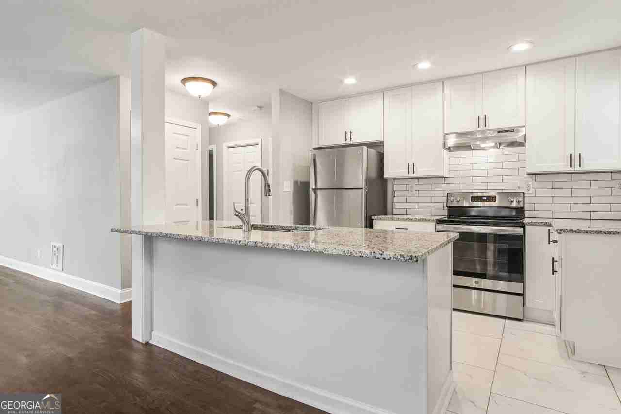 1891 Stanton St - Photo 5 of 16