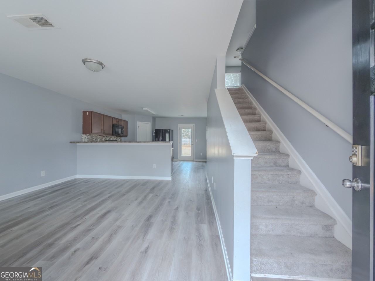 340 Arthurs Ln - Photo 4 of 32