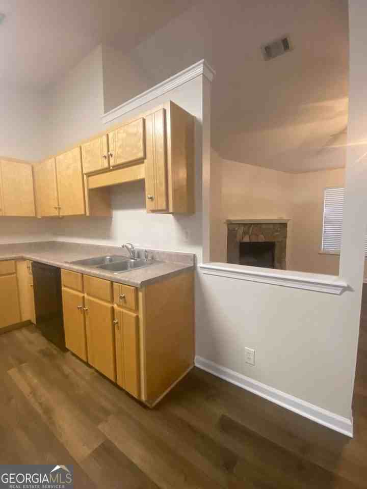 102 Lake Victoria Dr - Photo 3 of 11