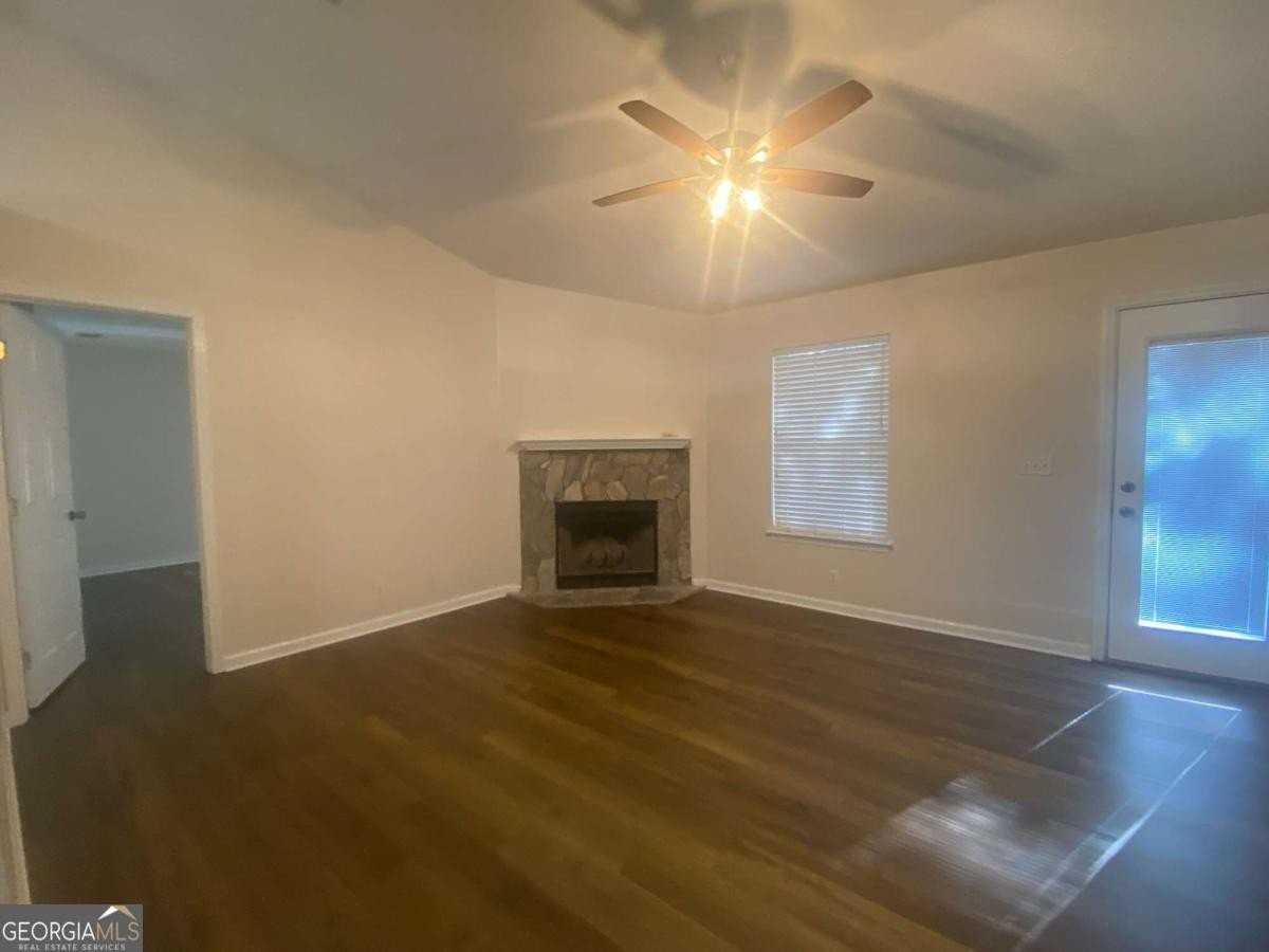 102 Lake Victoria Dr - Photo 4 of 11