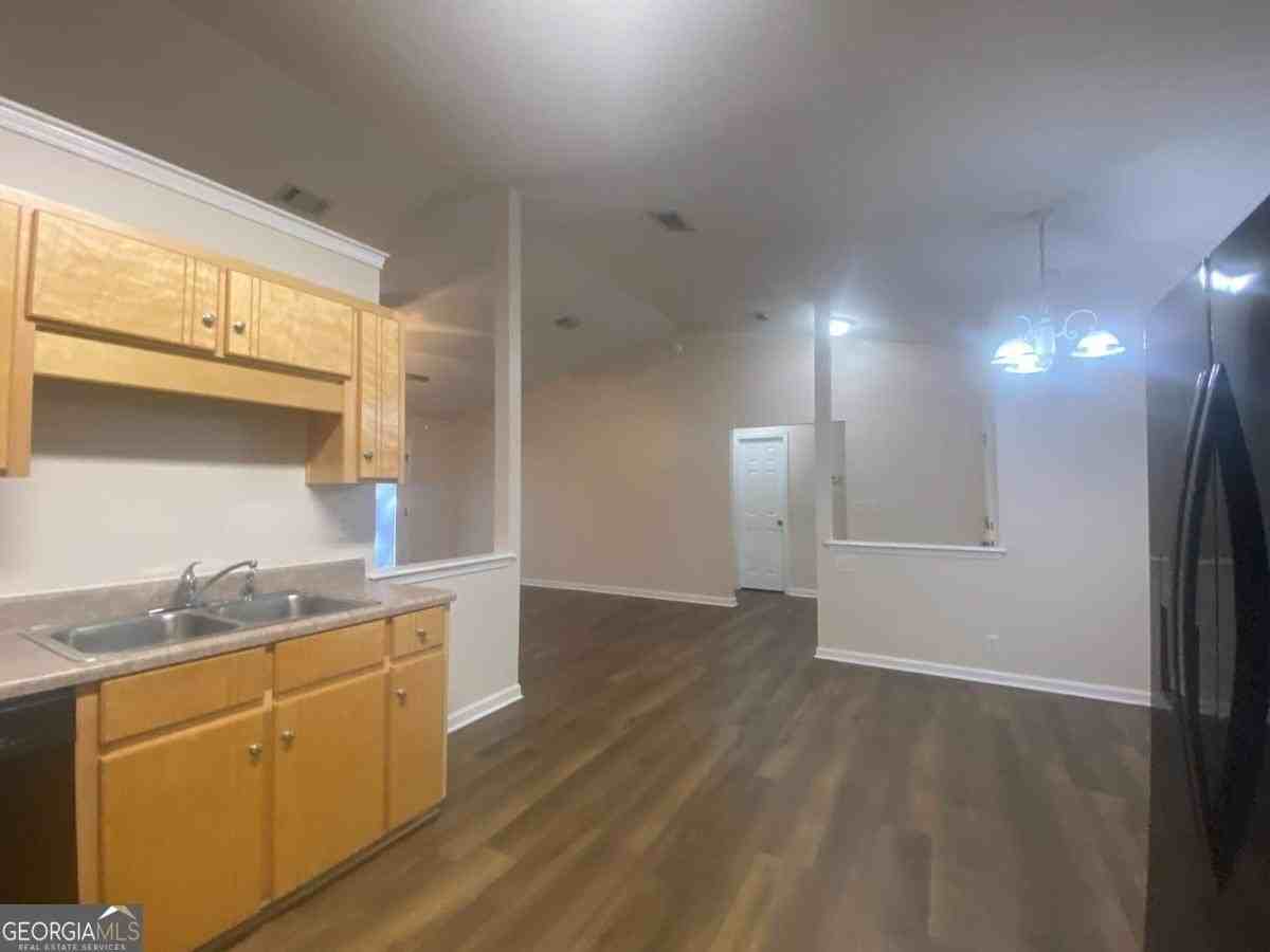 102 Lake Victoria Dr - Photo 5 of 11