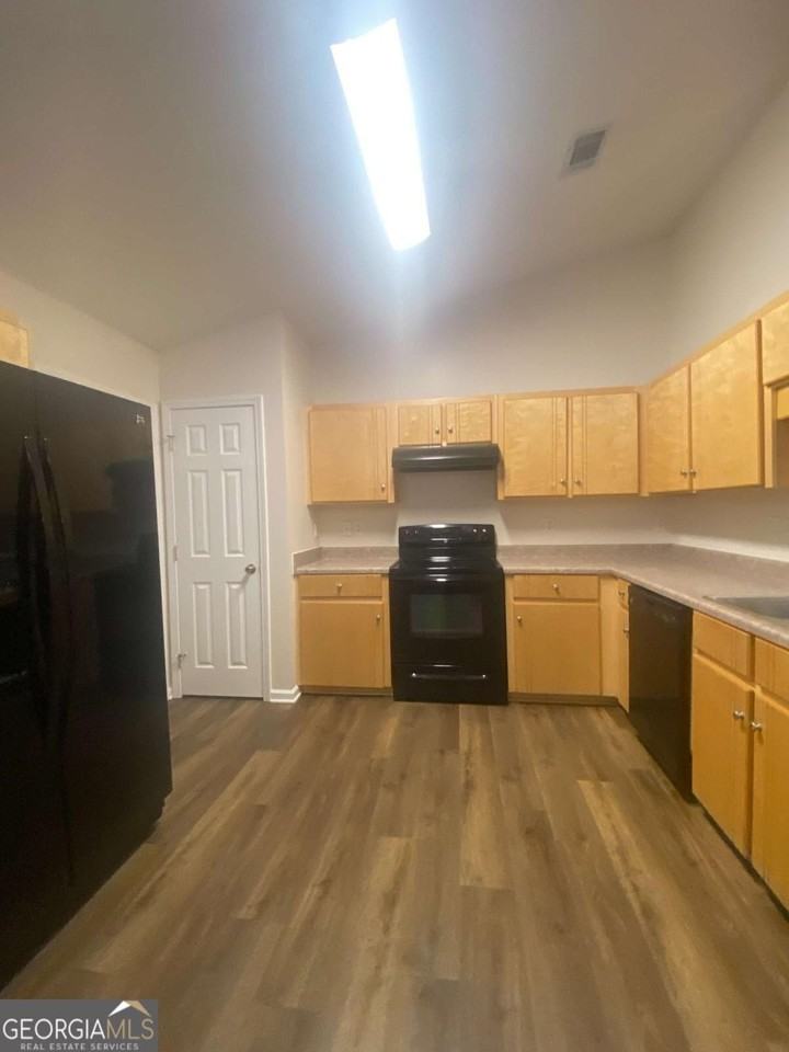 102 Lake Victoria Dr - Photo 7 of 11