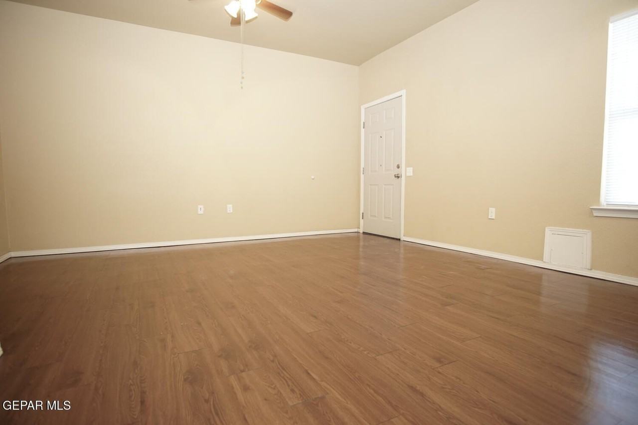 8685 N Loop Dr Apt E2 #E2 - Photo 3 of 16