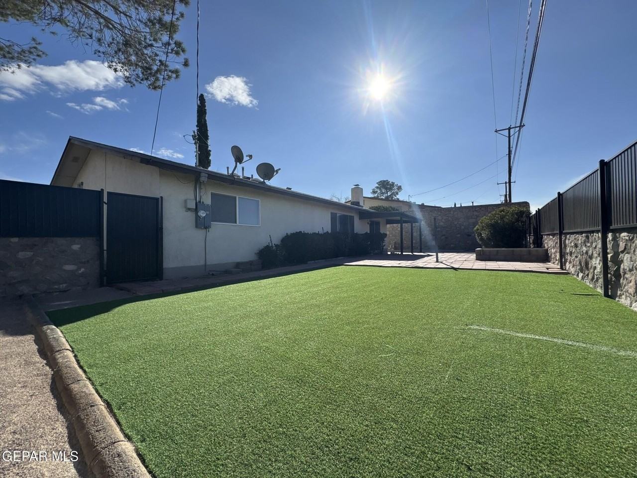 147 Belvidere St - Photo 3 of 37