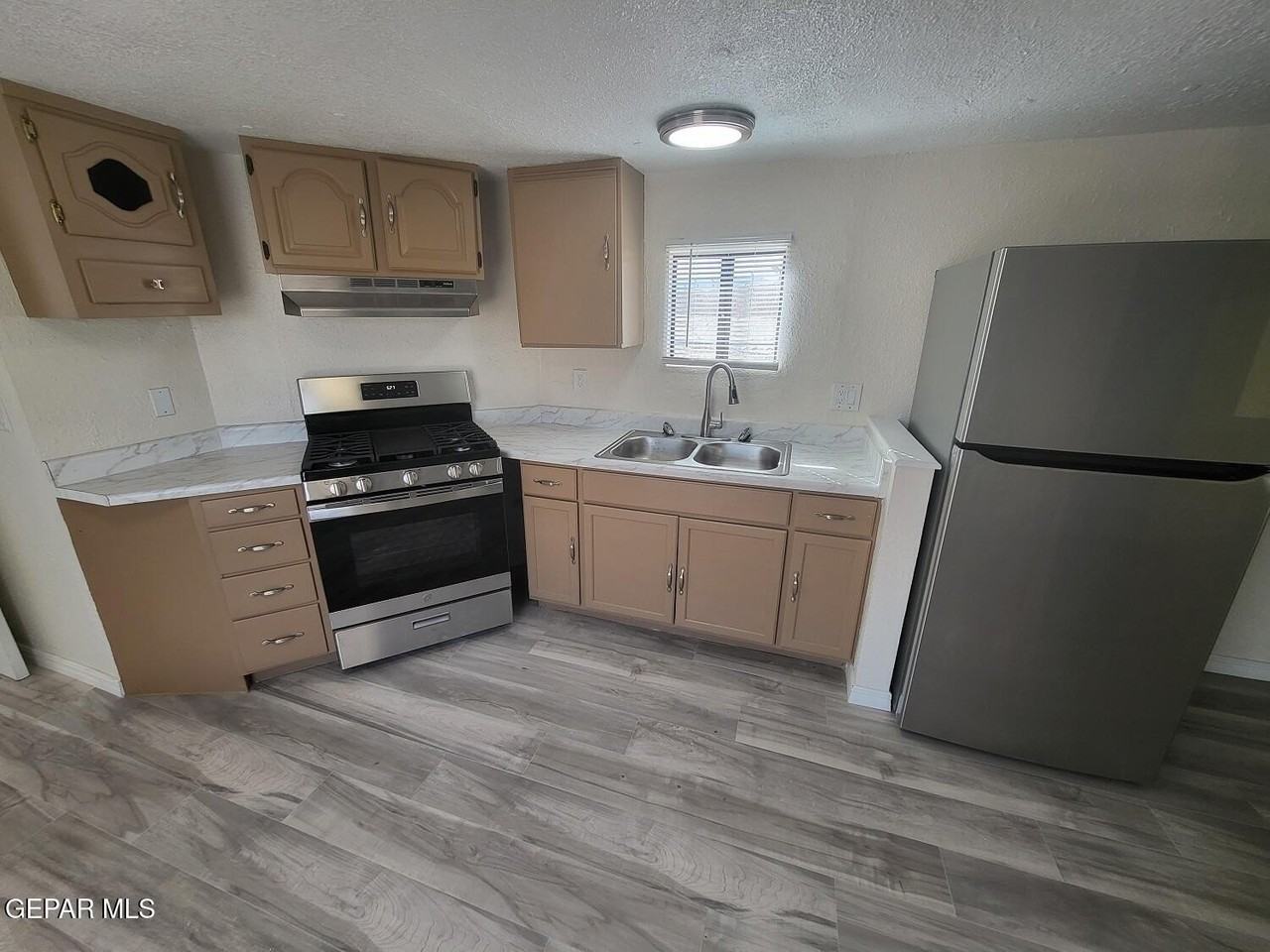 7143 N Loop Dr Apt E #E - Photo 3 of 11