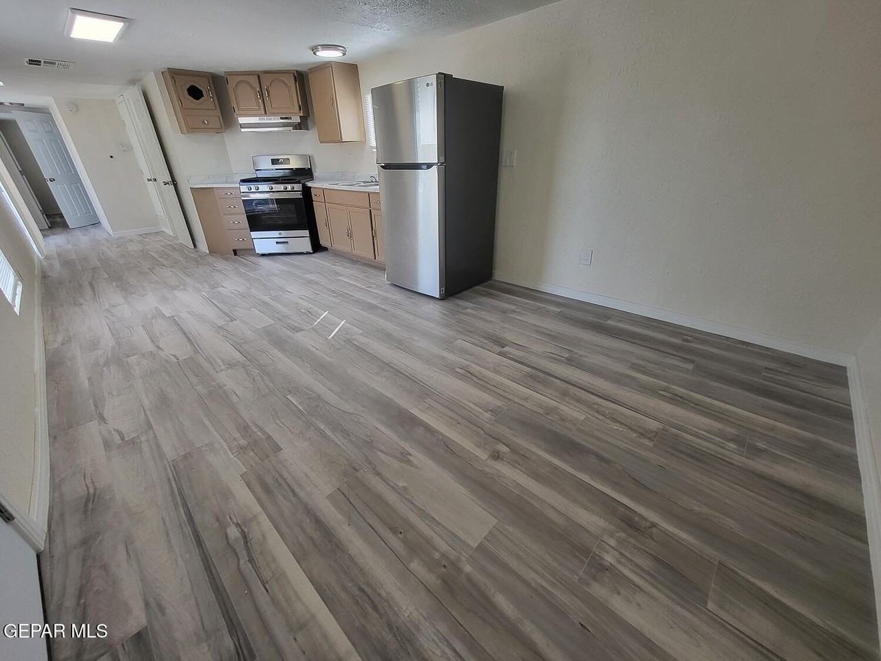 7143 N Loop Dr Apt E #E - Photo 4 of 11