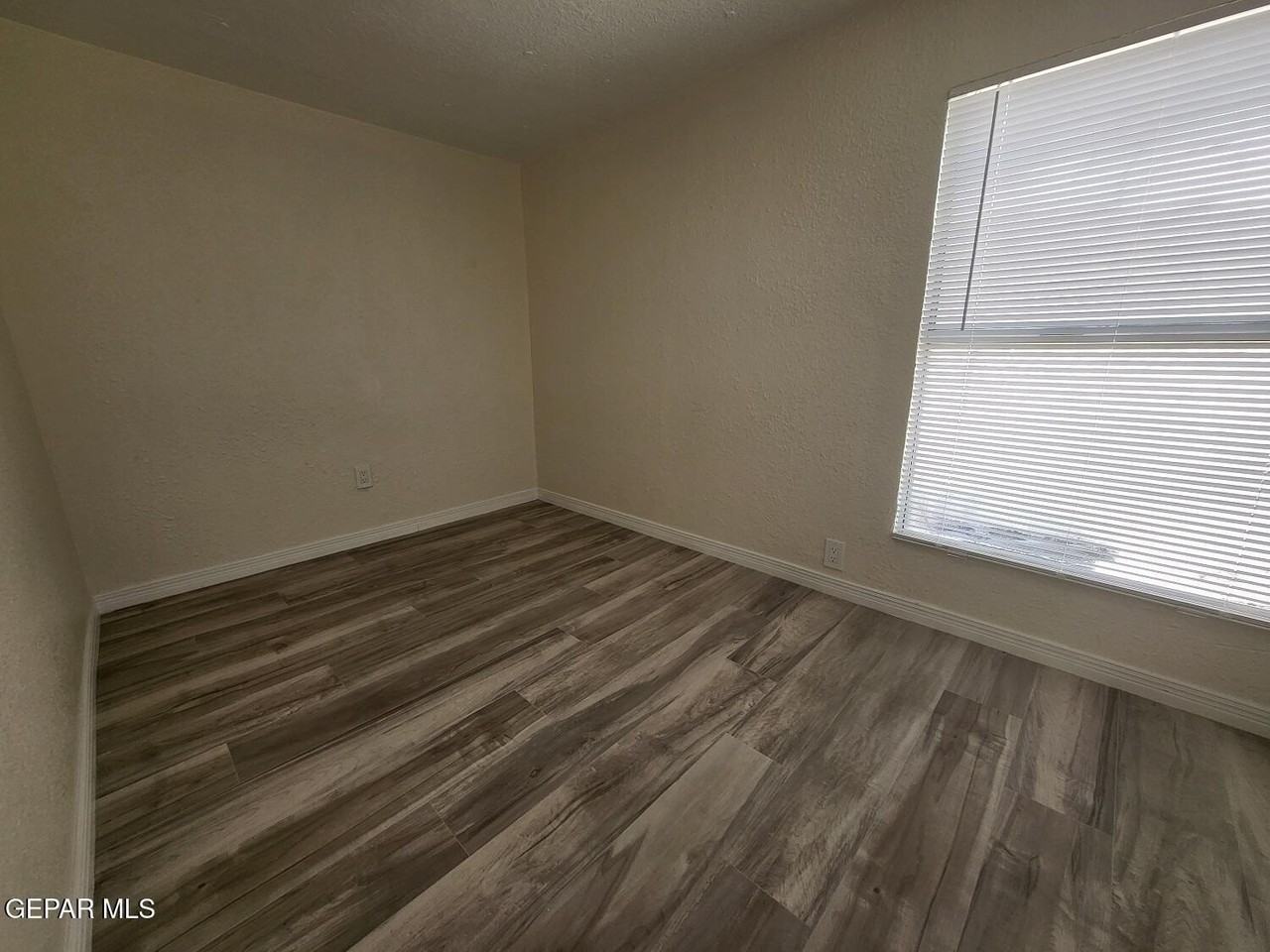 7143 N Loop Dr Apt E #E - Photo 5 of 11