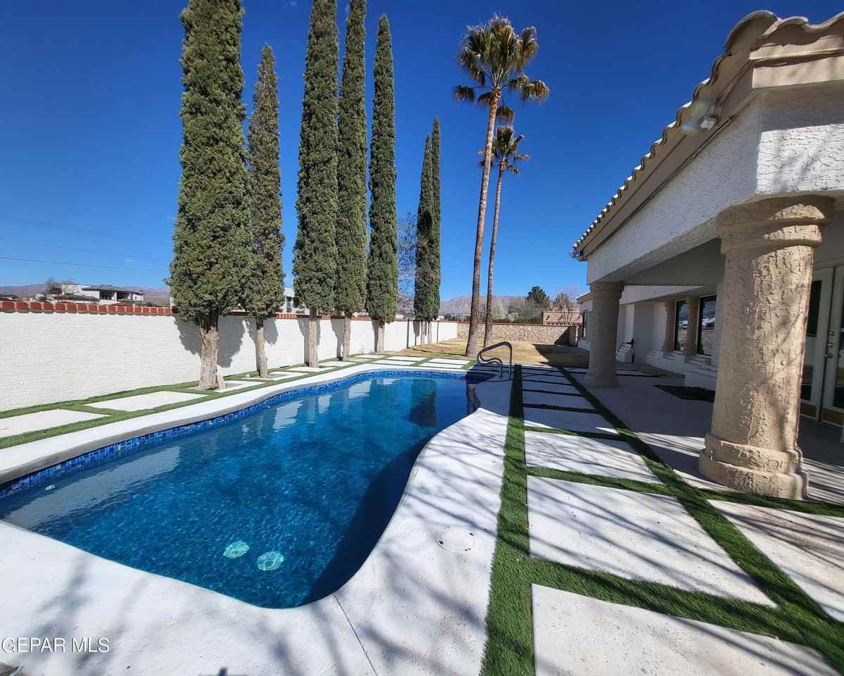 601 Willow Glen Dr - Photo 3 of 23