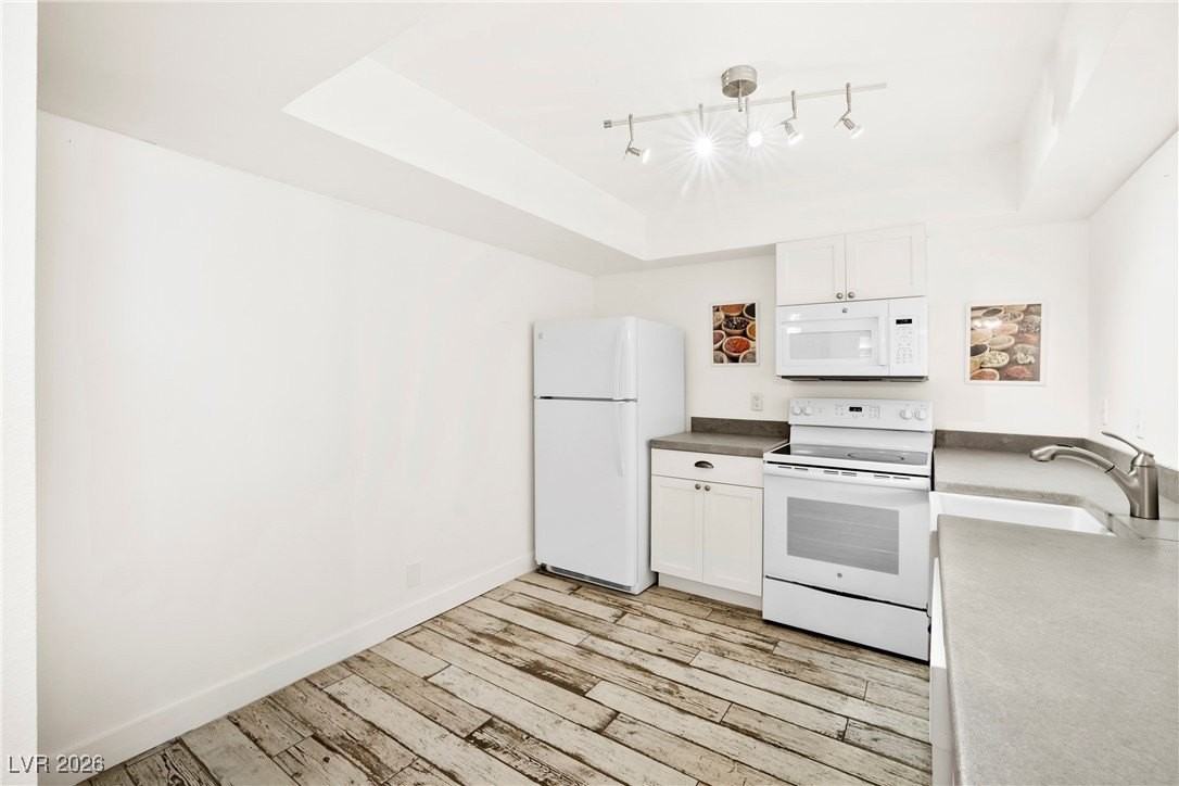 3930 University Center Dr #409 - Photo 2 of 30