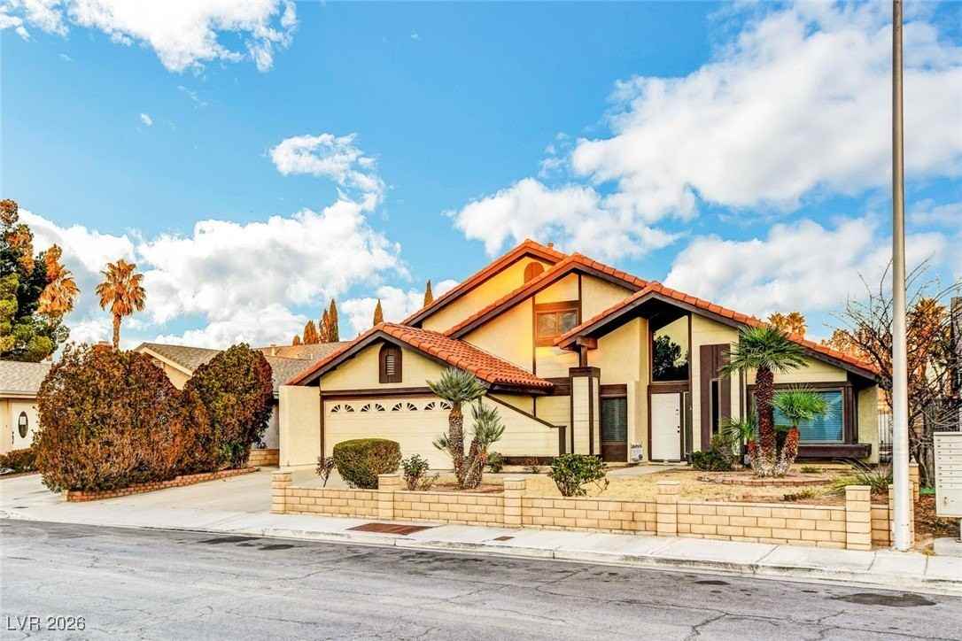 4762 Torrence Dr - Photo 2 of 49