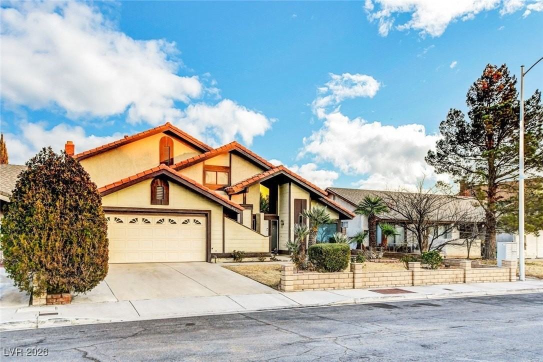 4762 Torrence Dr - Photo 3 of 49