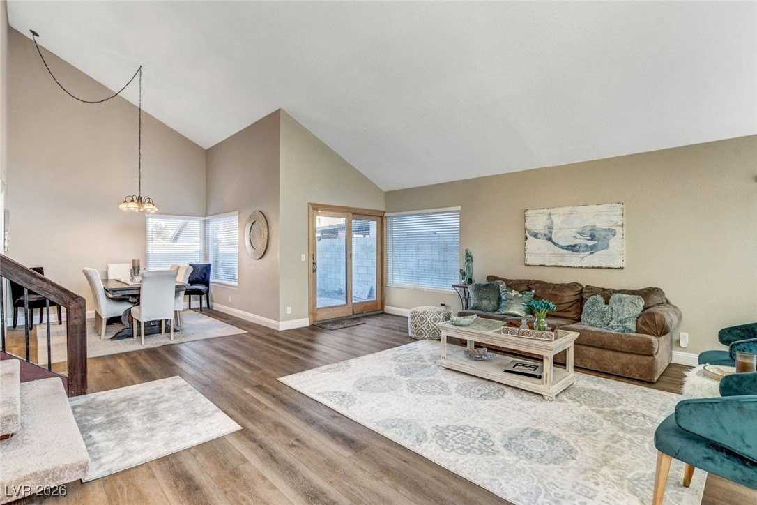 4762 Torrence Dr - Photo 5 of 49