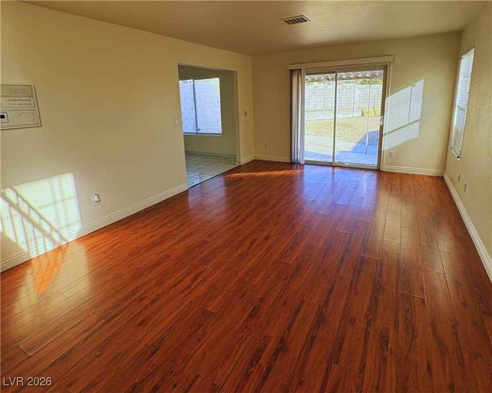 4548 Aviation St - Photo 4 of 38