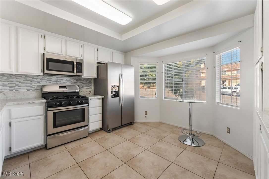 8645 Tivoli Ct - Photo 7 of 19