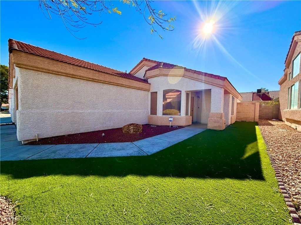 6717 Silvery Ave - Photo 2 of 15