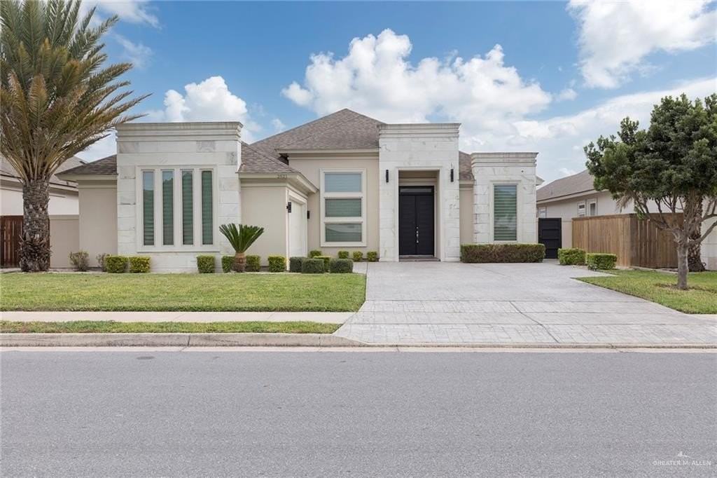 2521 S J St - Photo 2 of 32