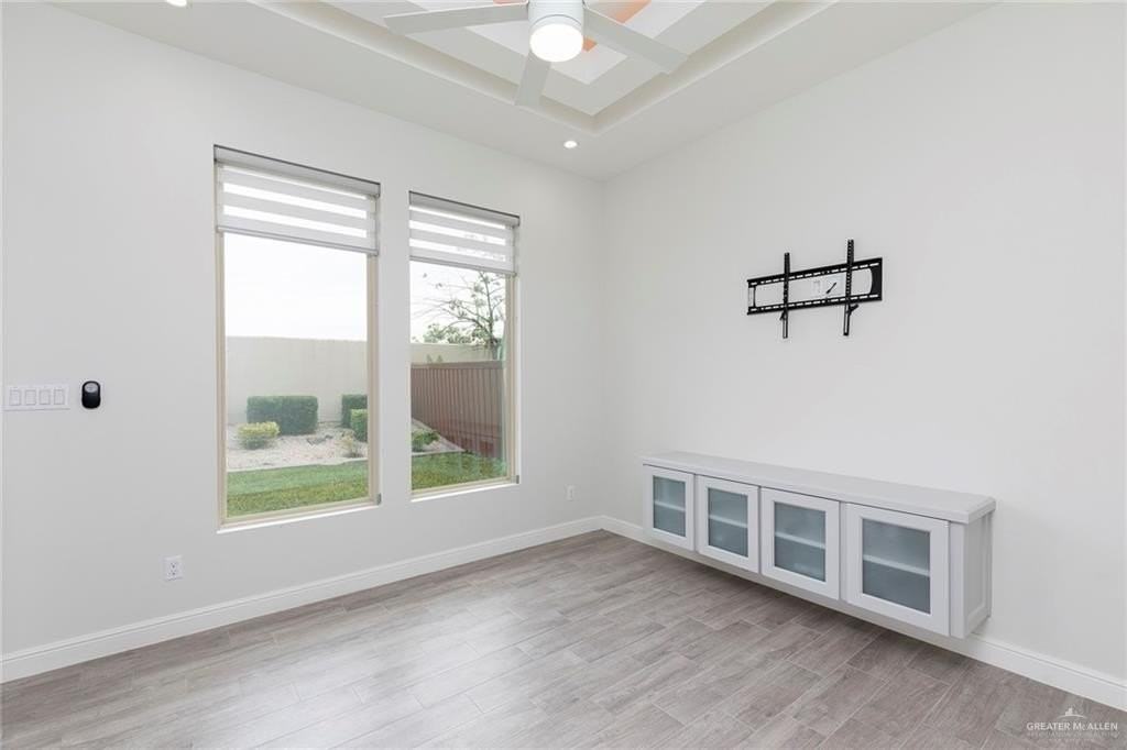 2521 S J St - Photo 5 of 32