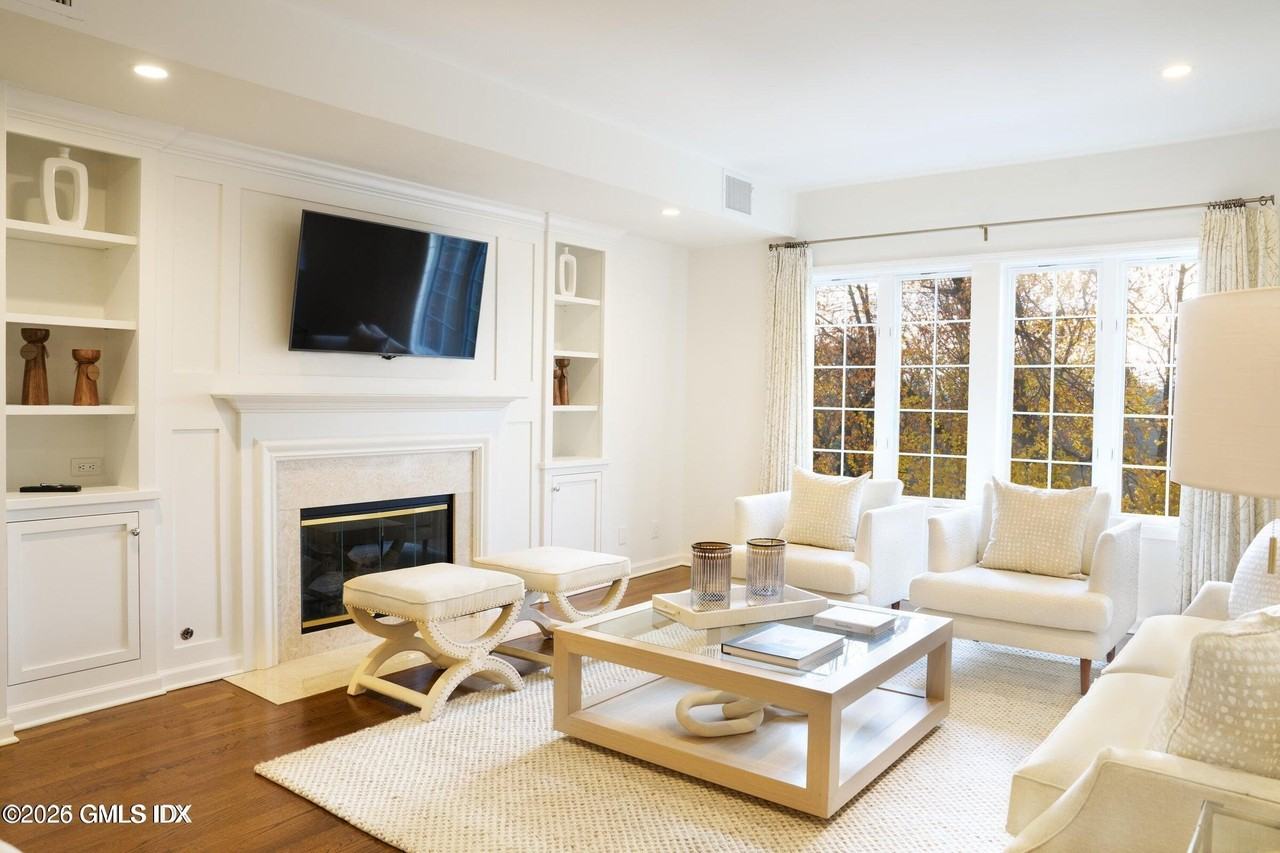 33 Lafayette Ct #2A - Photo 2 of 15