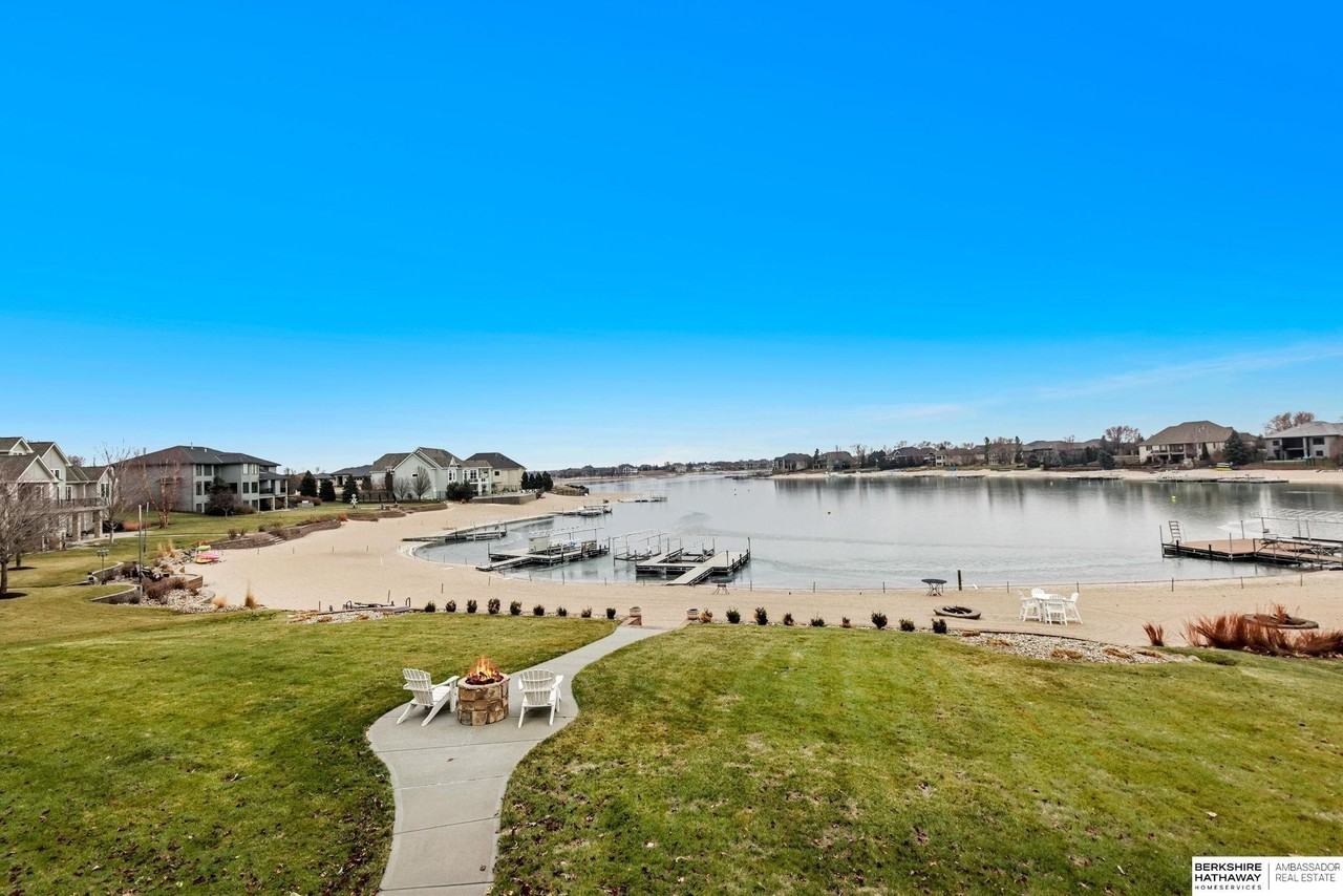 328 N 245th Cir - Photo 3 of 50