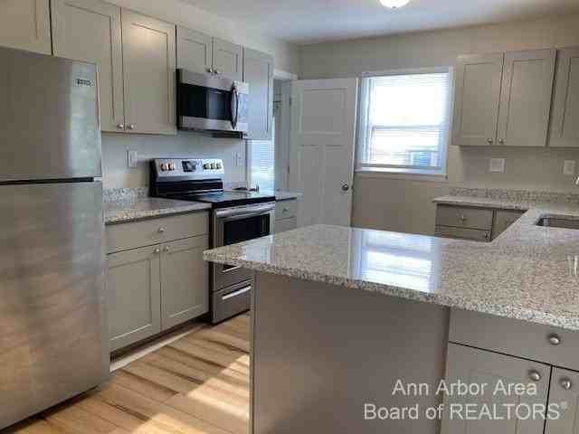 303 Potter Ave - Photo 6 of 19