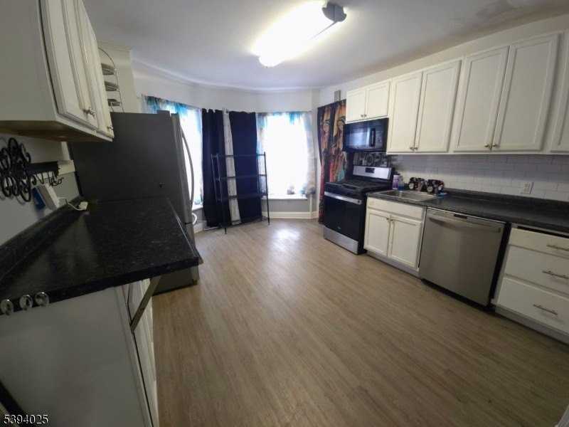 19 Rossmore Pl - Photo 3 of 9