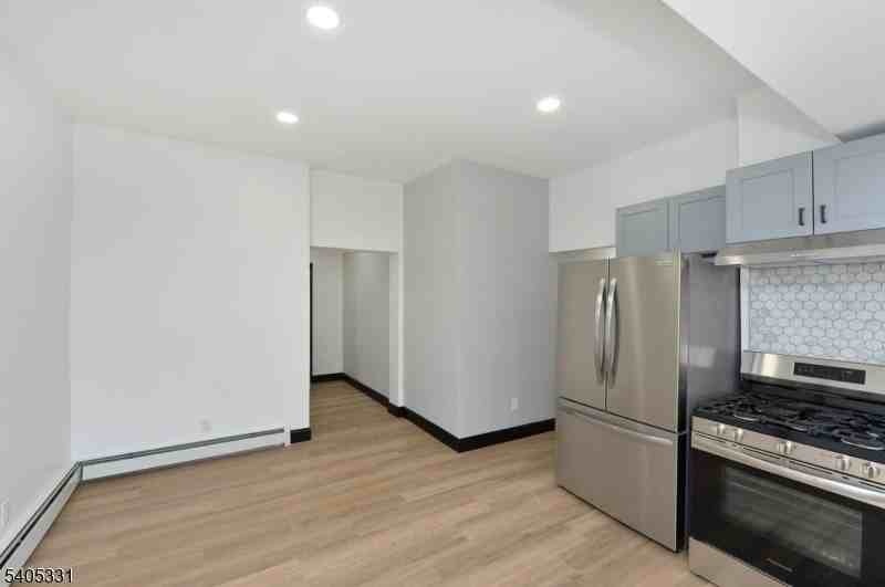 73 Lafayette Ave - Photo 3 of 14