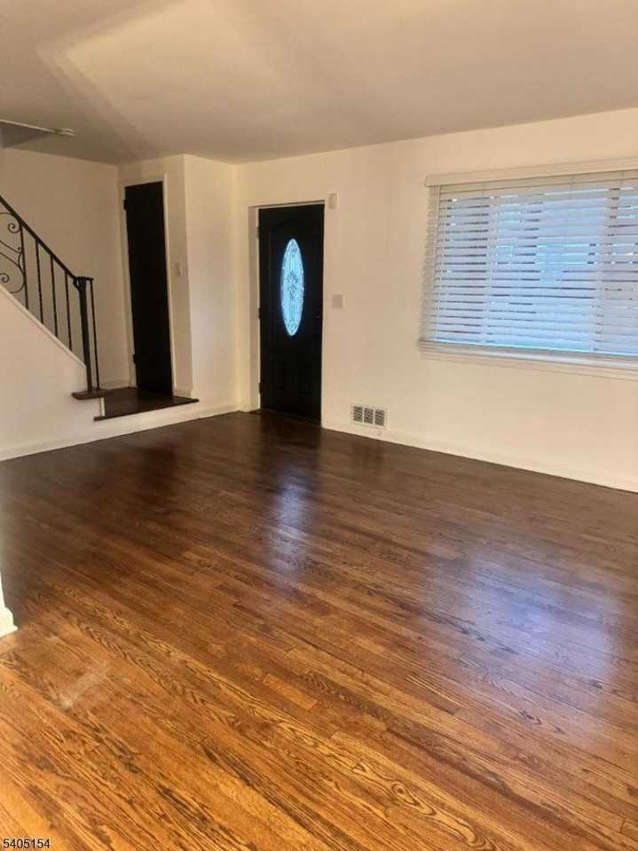 631 Grant Ter - Photo 3 of 14