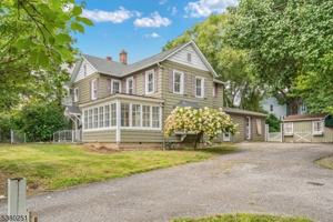 featured image of 29A Walnut St #1