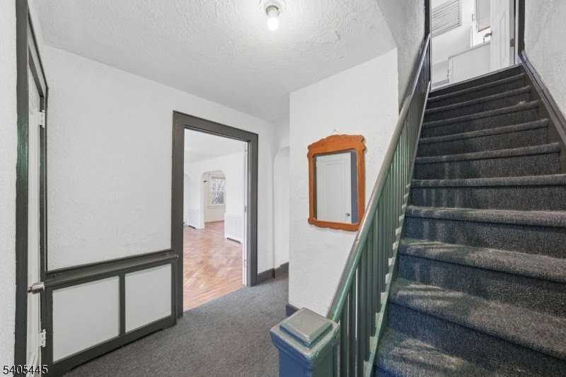 1133 Goffle Rd - Photo 4 of 23