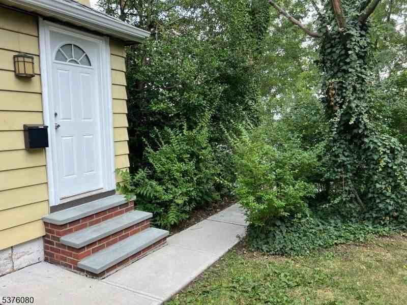 420 Lakeview Ave #1R - Photo 2 of 16