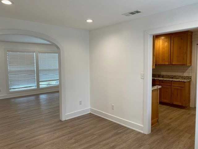 605 E College St - Photo 3 of 13