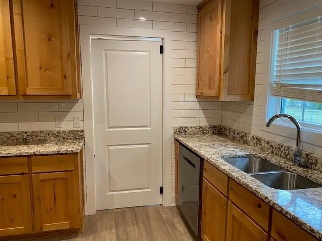 605 E College St - Photo 5 of 13