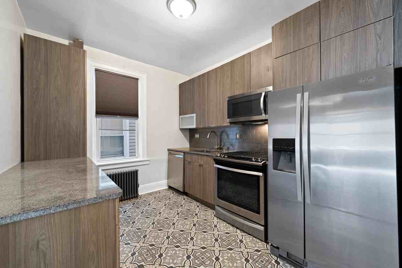 138 W 30th St #2 - Photo 2 of 6