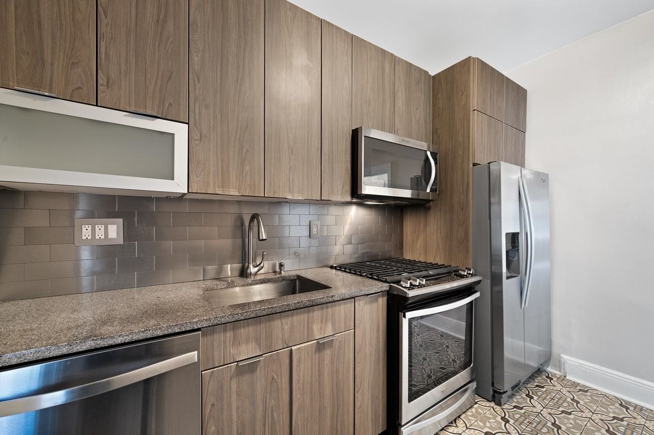 138 W 30th St #2 - Photo 3 of 6