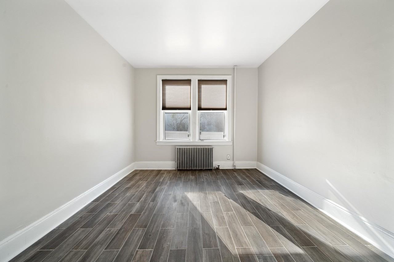 138 W 30th St #2 - Photo 5 of 6