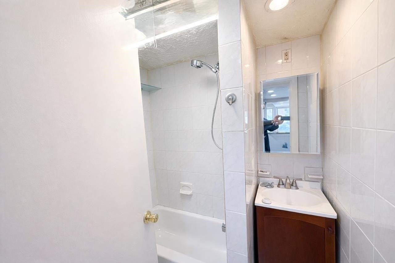 675 Boulevard E #1 - Photo 3 of 5