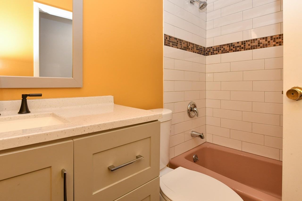 1308 46th St #1 - Photo 4 of 30