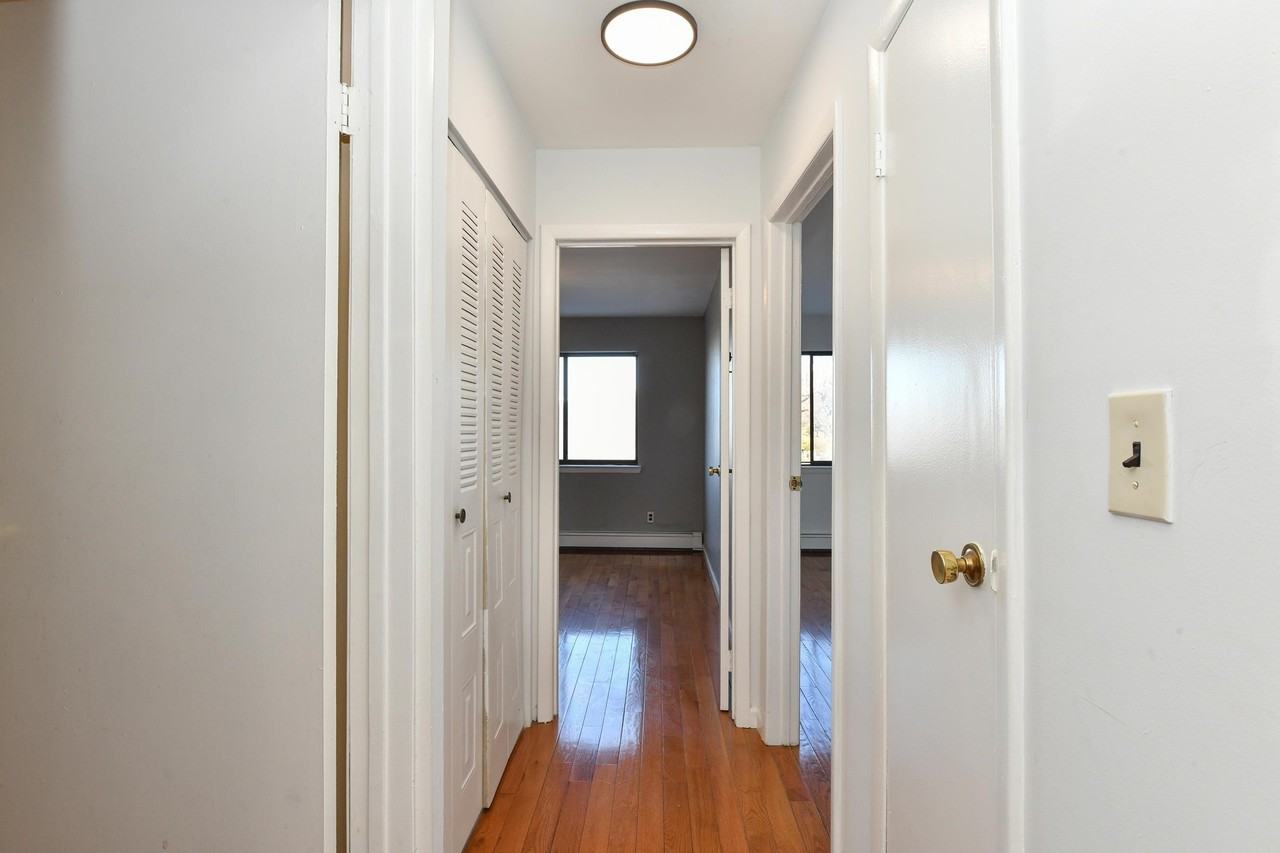 1308 46th St #1 - Photo 5 of 30