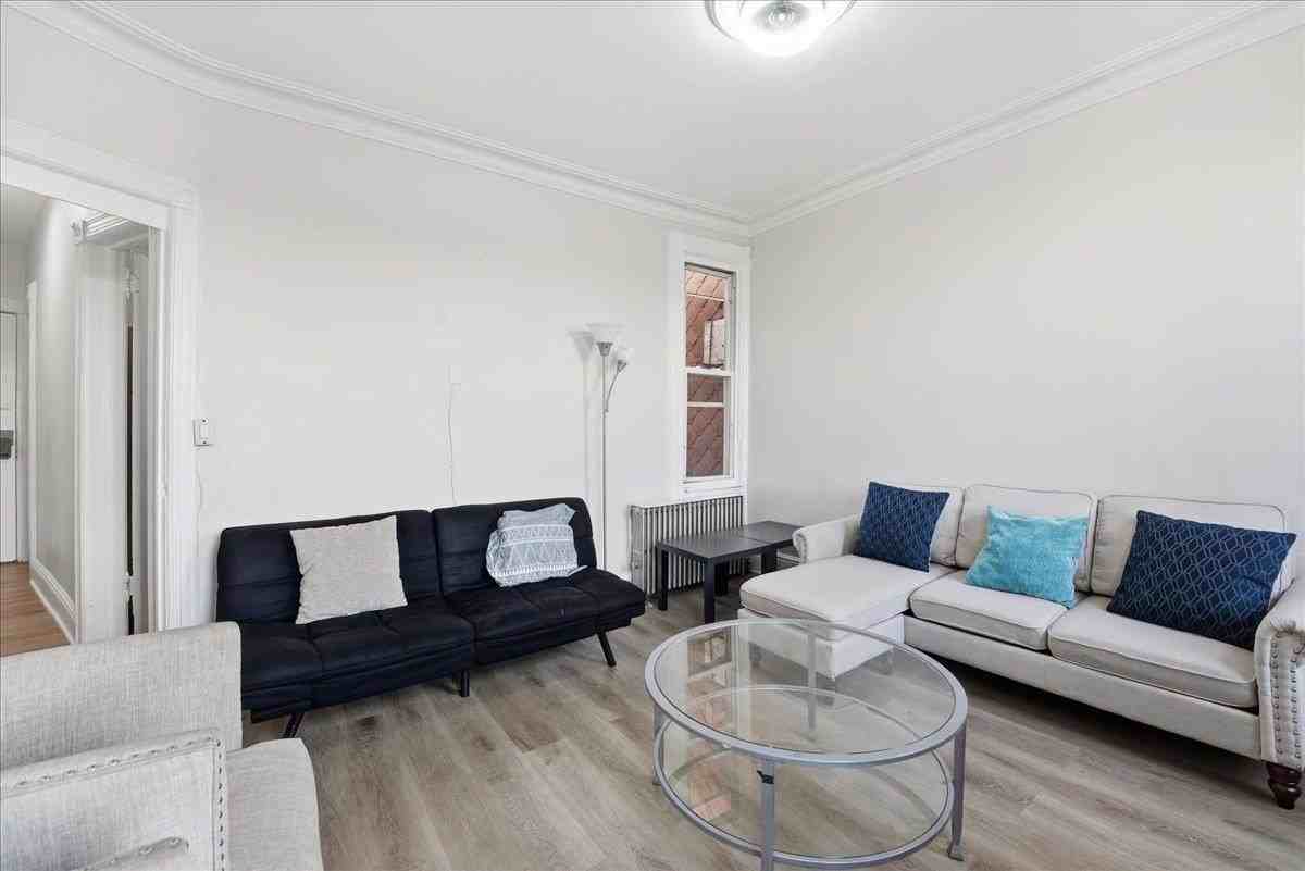 335 47th St #3 - Photo 2 of 14