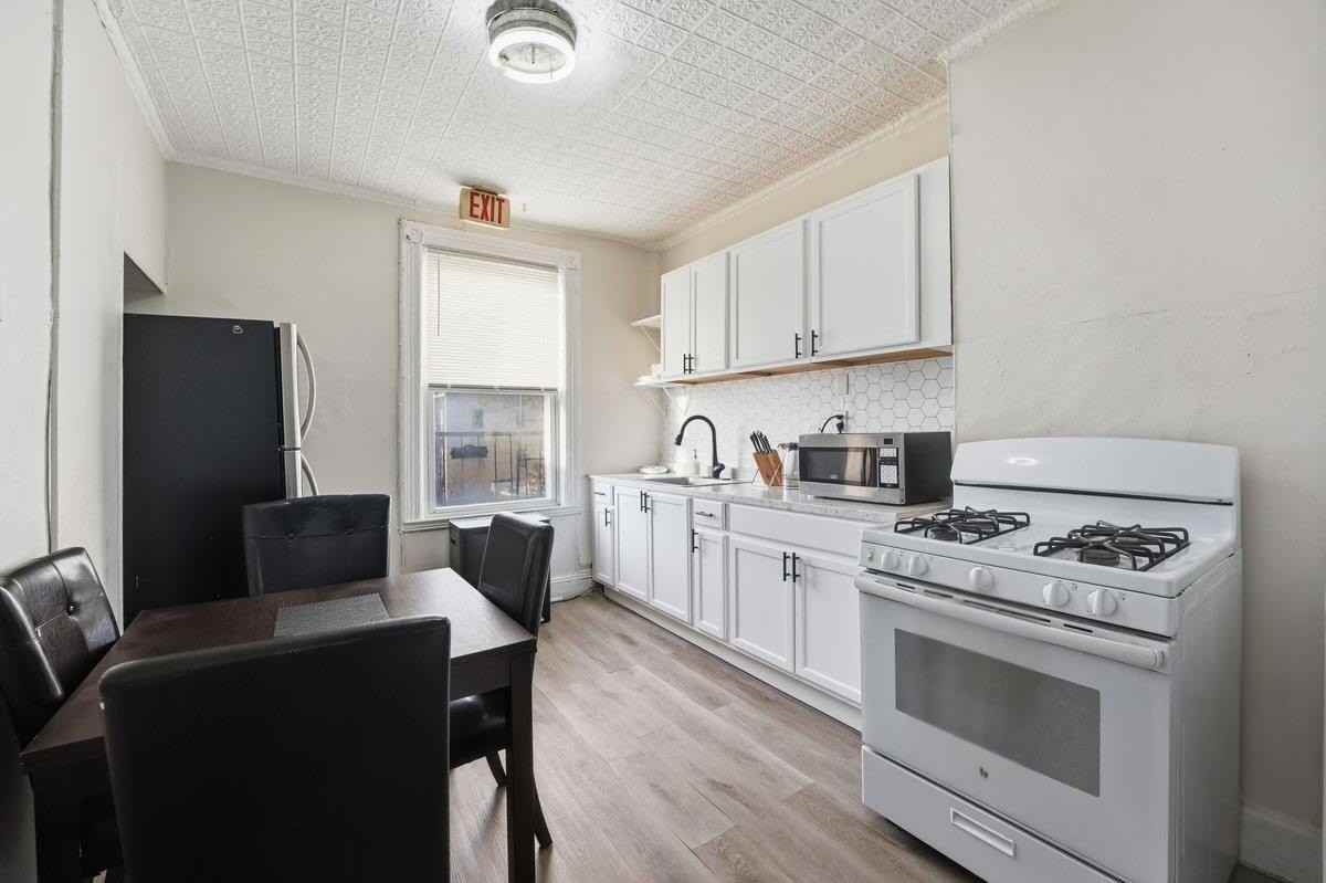 335 47th St #3 - Photo 4 of 14