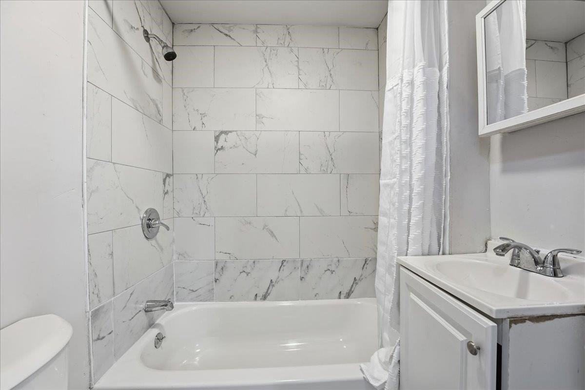 335 47th St #3 - Photo 6 of 14