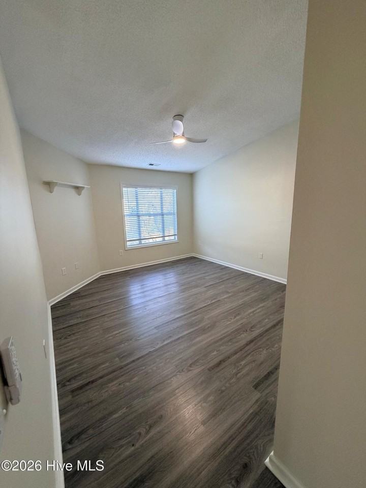 4142 Breezewood Dr Apt 201 #201 - Photo 5 of 17