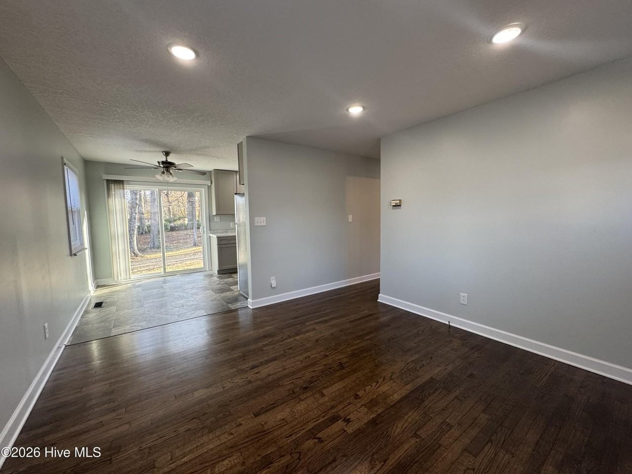 142 Cardinal Rd - Photo 2 of 11