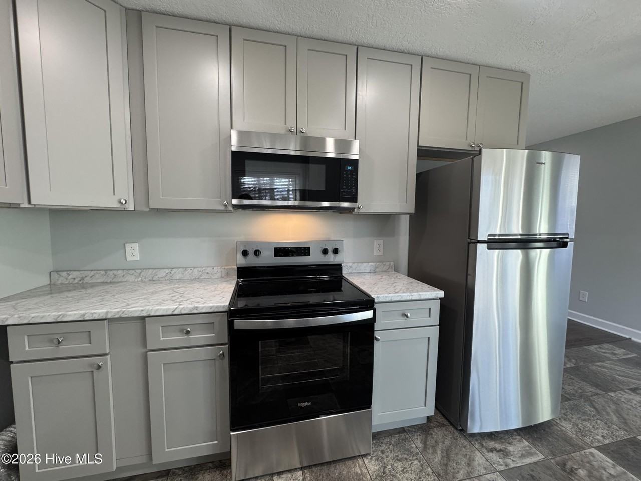 142 Cardinal Rd - Photo 5 of 11