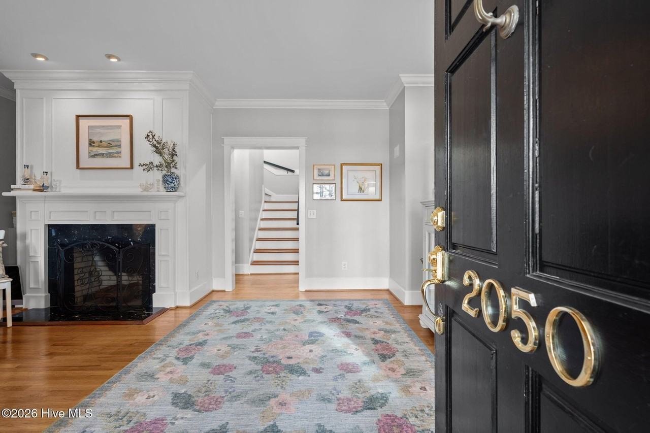 2050 Midland Rd - Photo 3 of 50